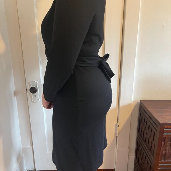 Black dress, light wool, front crossover detail - Picture 5 of 10